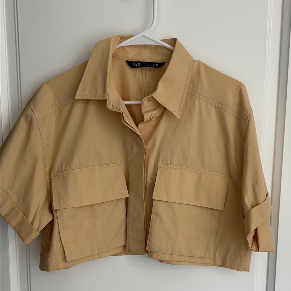 Zara Beige Cropped shirt